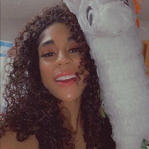 Meet your Posher, Cianna